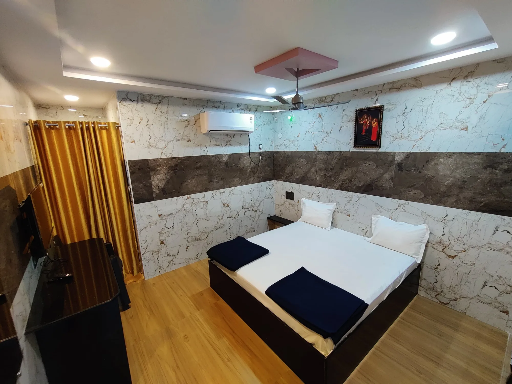 Double Bed Room AC