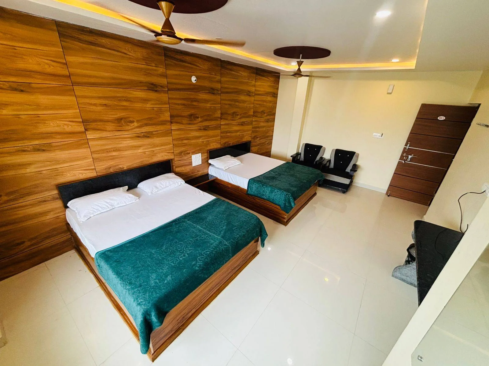 Kamala Sadana Deluxe Lodge gallery image