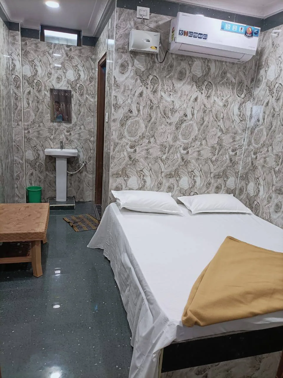 Double Bed AC Room