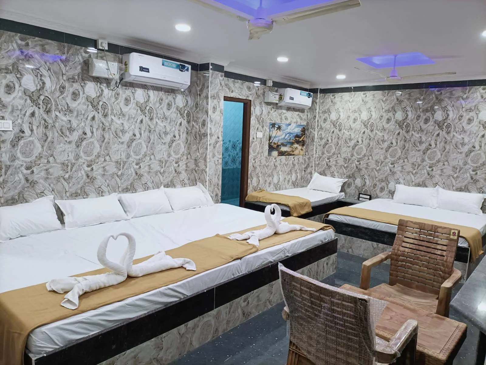 Six Bed with Double washroom and AC