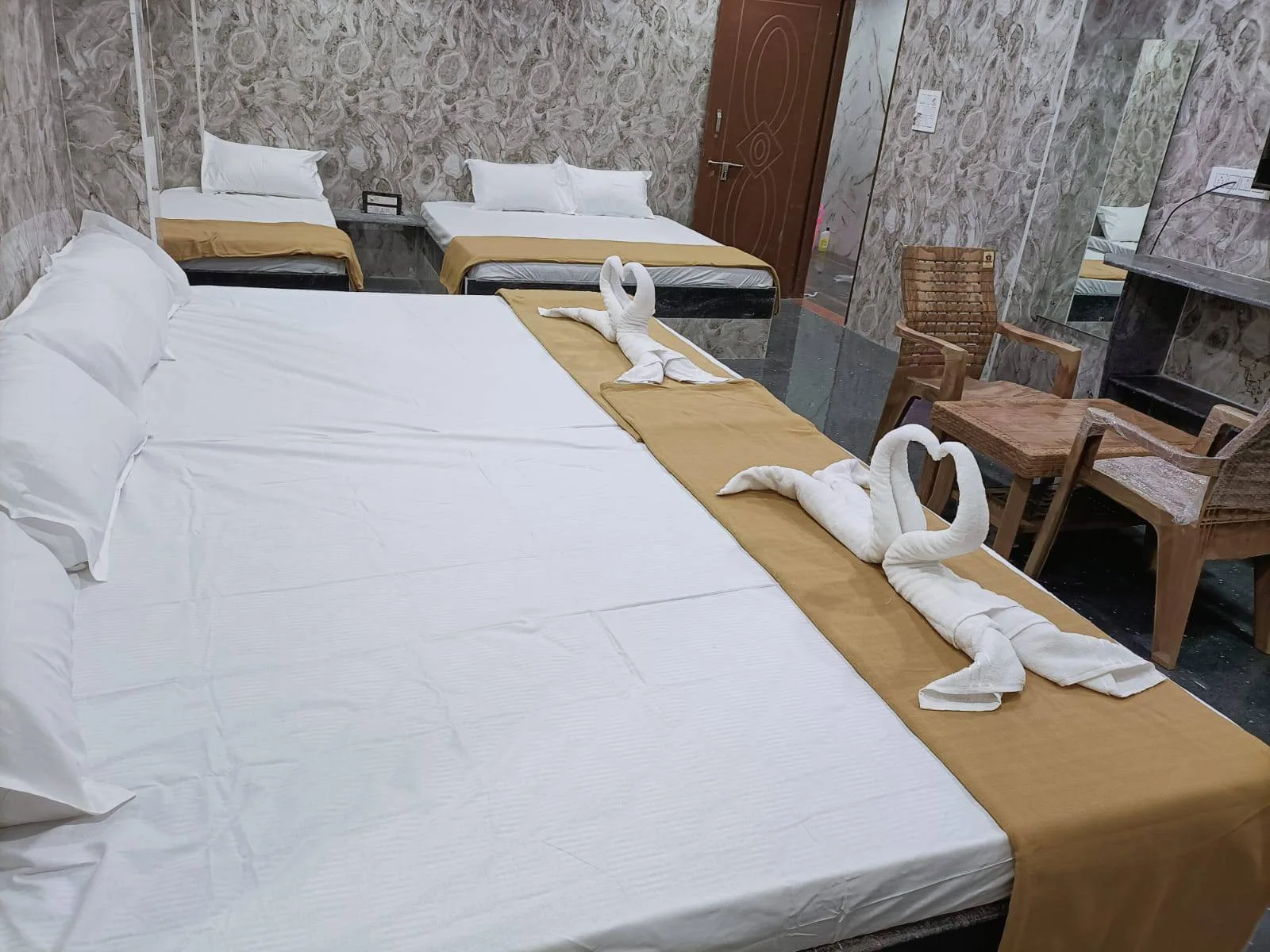 Seven bed with Double washroom and AC