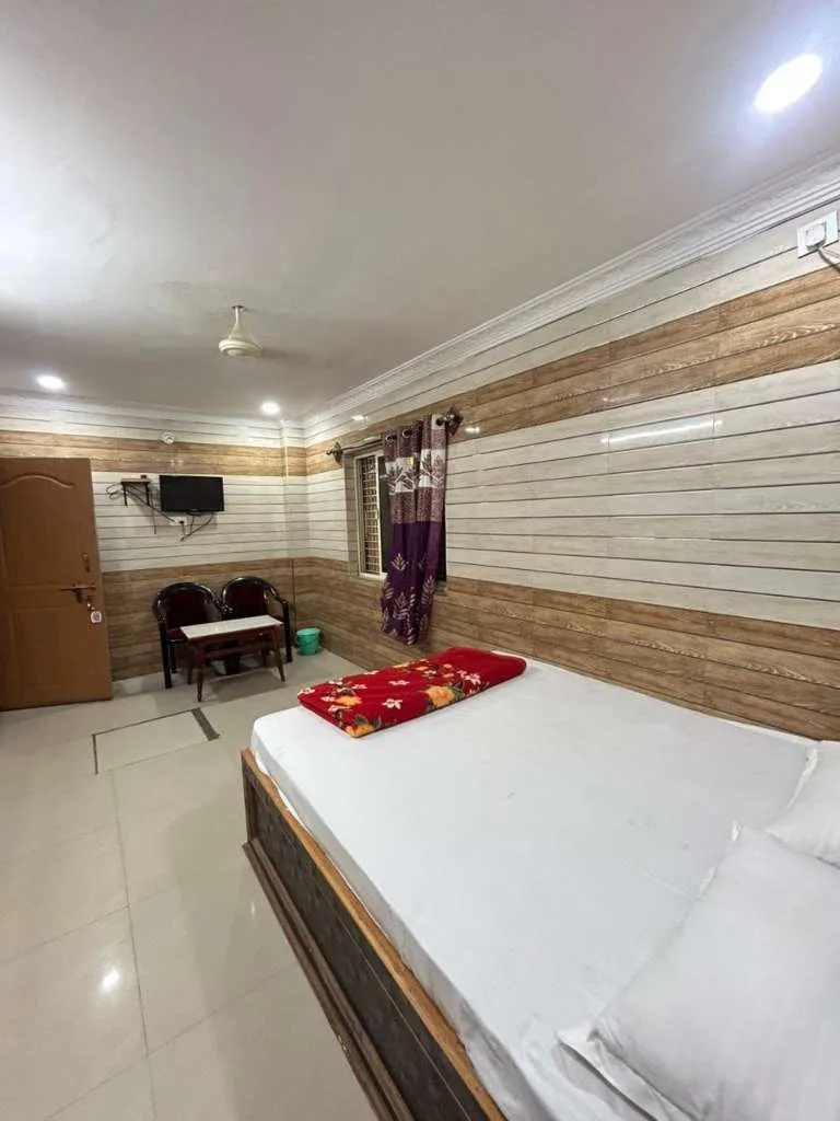 Sadguru Raghavendra Lodge-0
