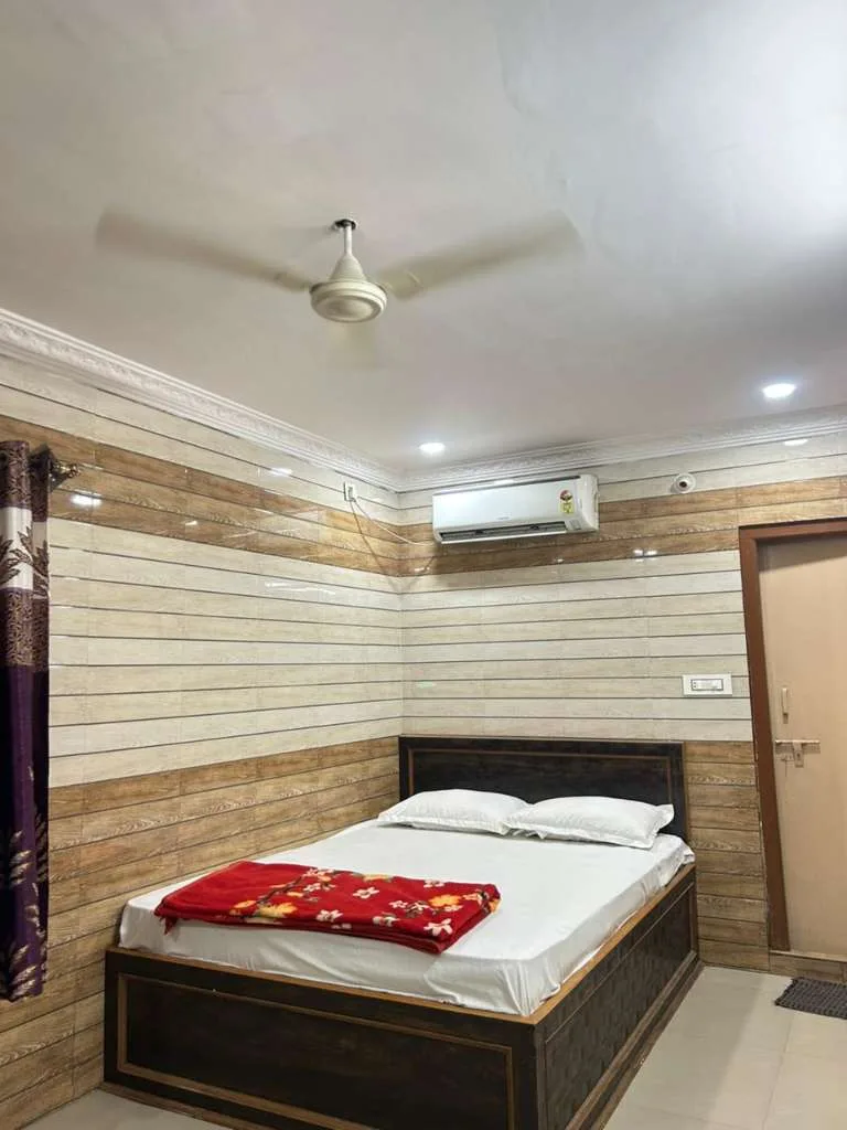 Sadguru Raghavendra Lodge-1